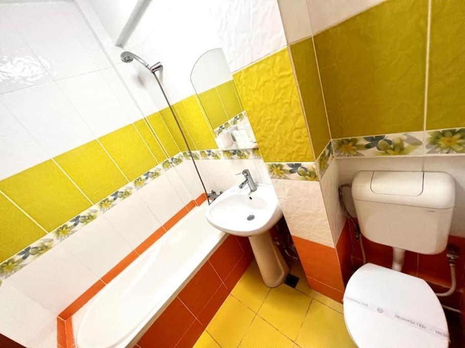 Piata Ovidiu 14 Lowcost Constanta Exterior photo