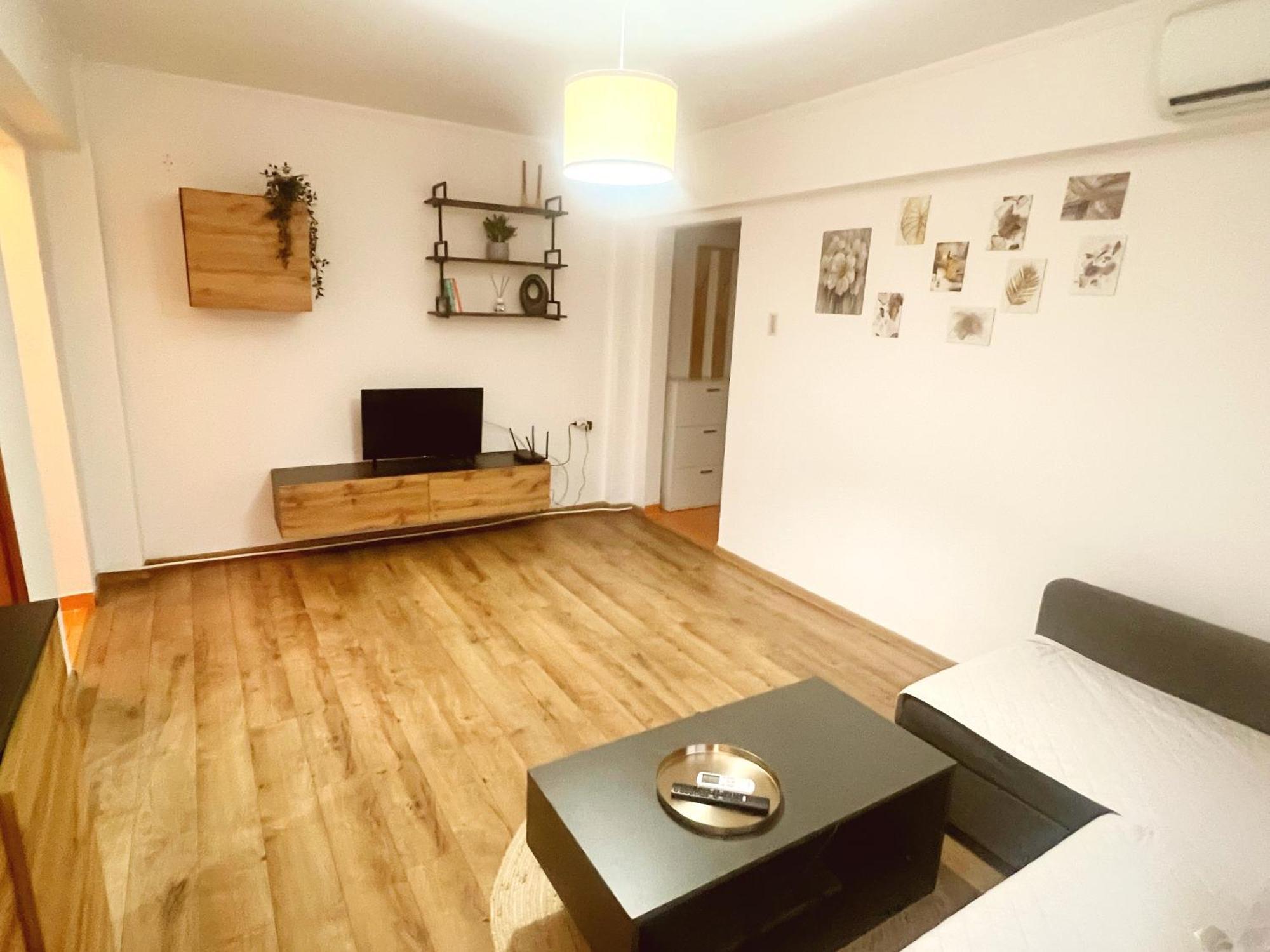 Piata Ovidiu 14 Lowcost Constanta Exterior photo